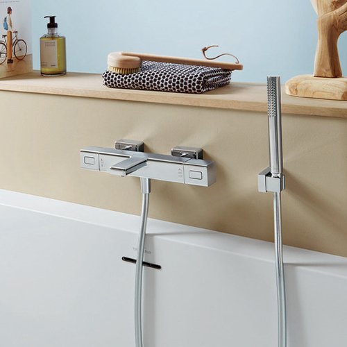 Eine Armatur einer Badewanne